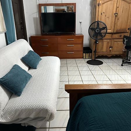Cozy Queen Bed Studio With 60 Inch Smart Tv, Netflix, Airplay, Mini-Fridge, And 500 Mbps Wifi Near Fiu, Dolphin Mall, Airport Miami Dış mekan fotoğraf
