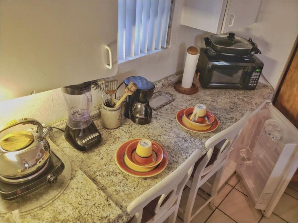 Cozy Queen Bed Studio With 60 Inch Smart Tv, Netflix, Airplay, Mini-Fridge, And 500 Mbps Wifi Near Fiu, Dolphin Mall, Airport Miami Dış mekan fotoğraf