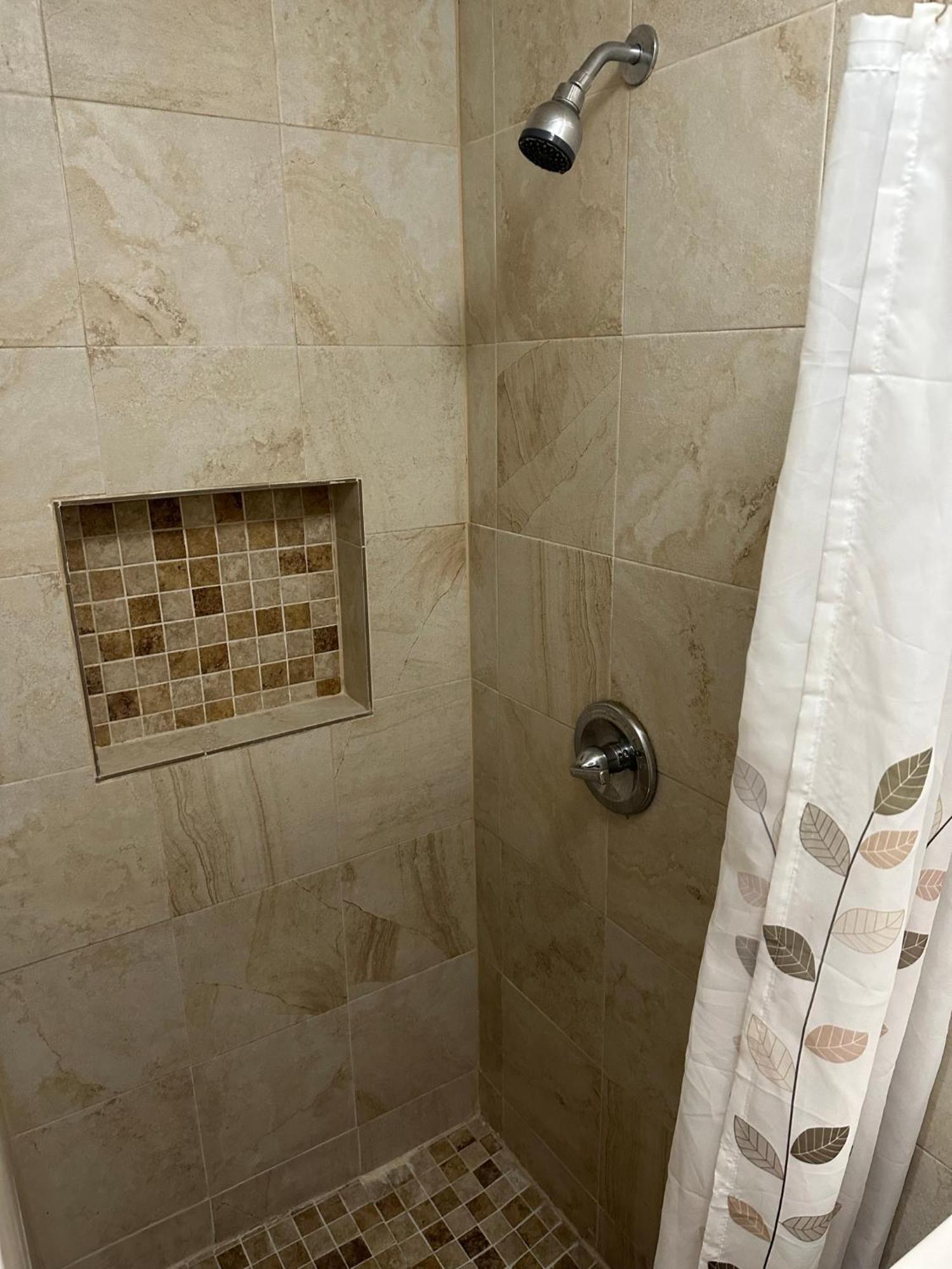 Cozy Queen Bed Studio With 60 Inch Smart Tv, Netflix, Airplay, Mini-Fridge, And 500 Mbps Wifi Near Fiu, Dolphin Mall, Airport Miami Dış mekan fotoğraf