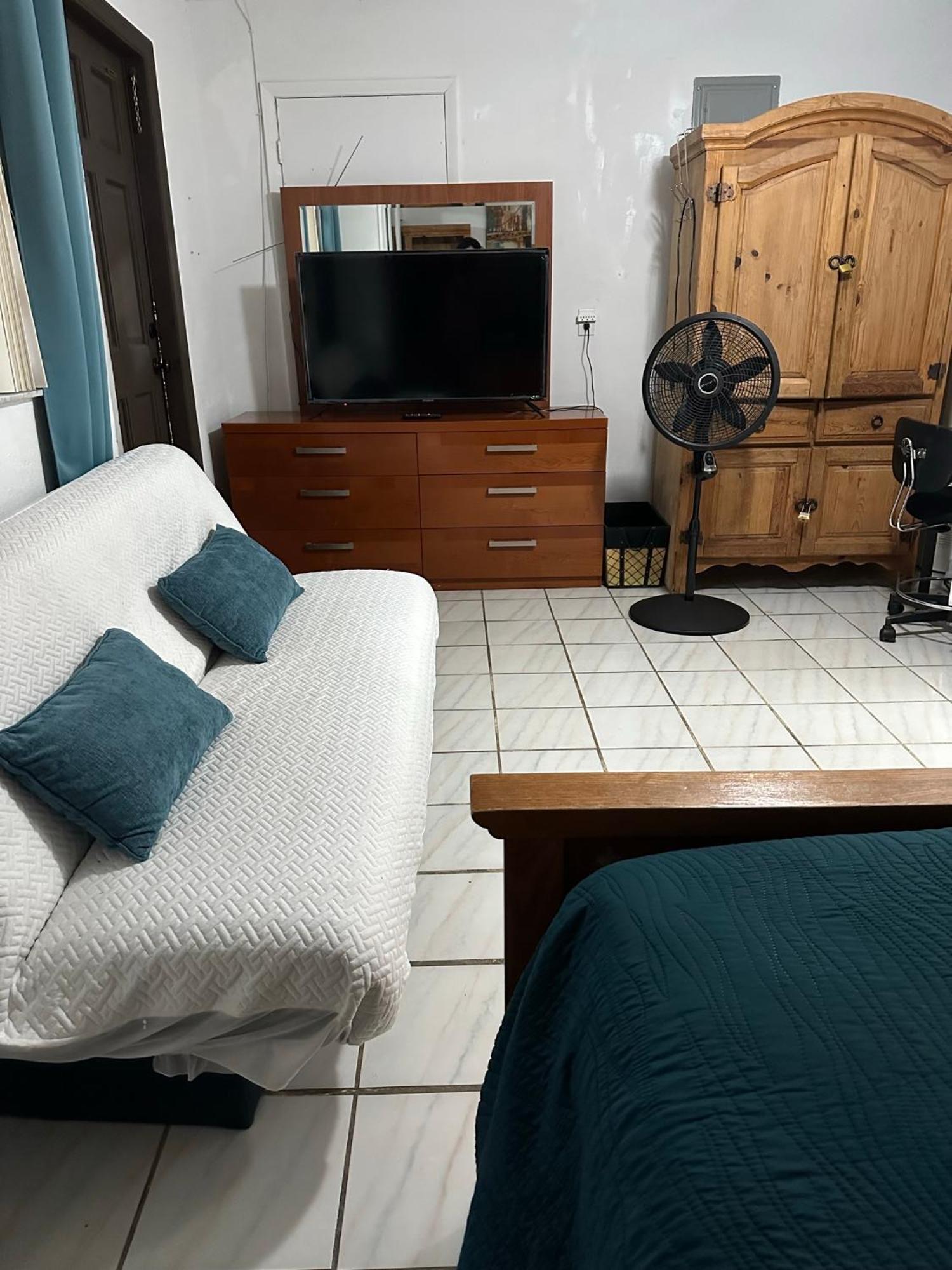 Cozy Queen Bed Studio With 60 Inch Smart Tv, Netflix, Airplay, Mini-Fridge, And 500 Mbps Wifi Near Fiu, Dolphin Mall, Airport Miami Dış mekan fotoğraf